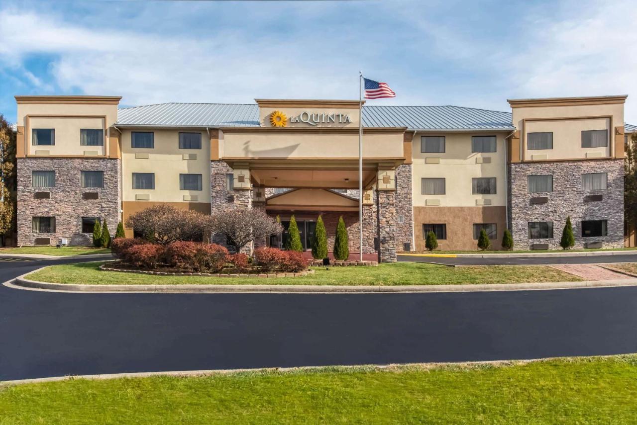 La Quinta By Wyndham Fairborn Wright-Patterson Hotel Exterior photo